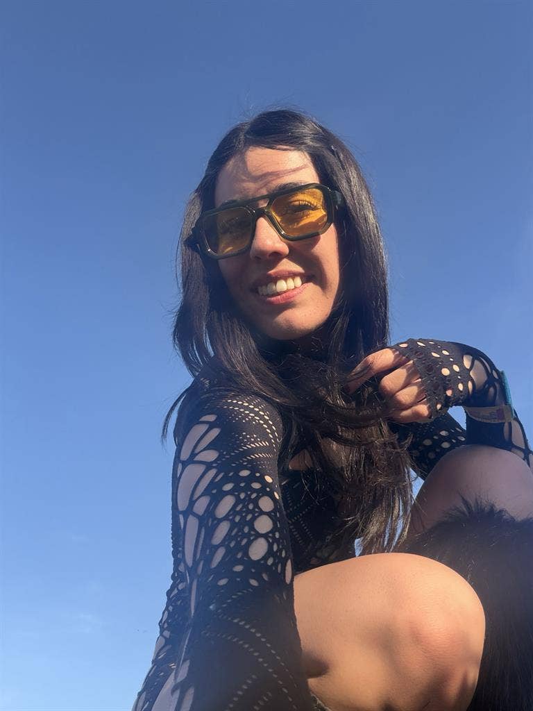 Looking for a fem roommate in LA!