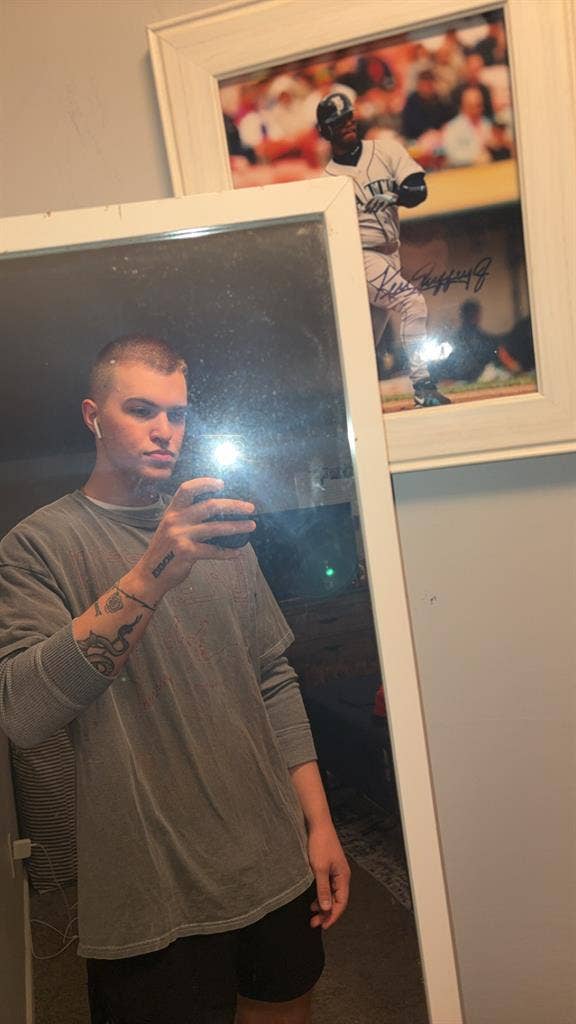 24 M looking for a roommate
