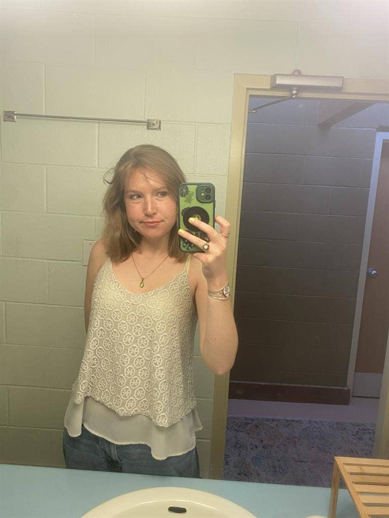 Hello! Need roommates/apartment!