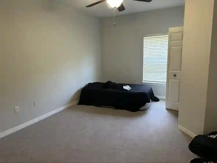 Clean room for rent!!