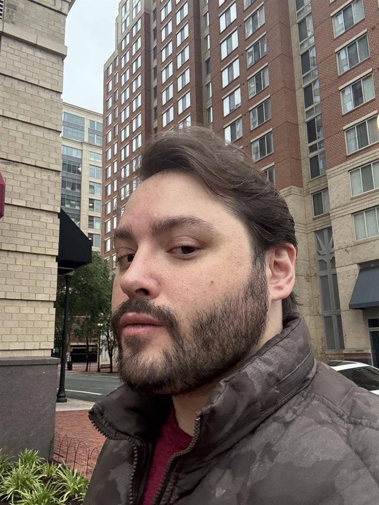 Looking for a room near the metro.
