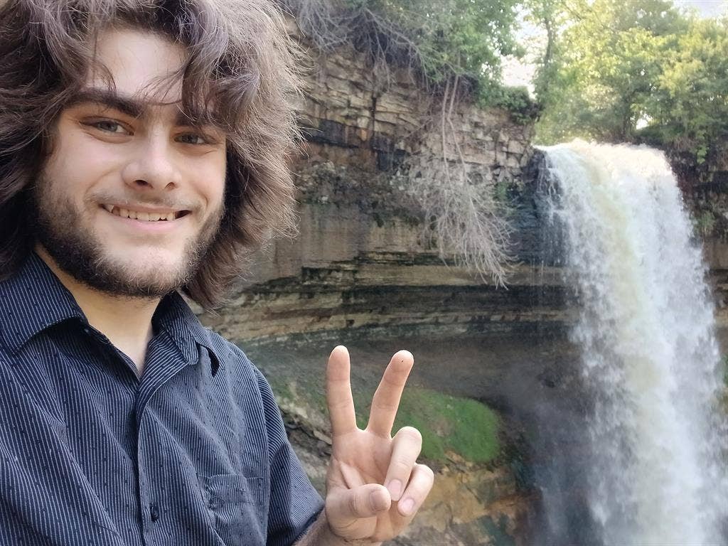 22 m looking for room