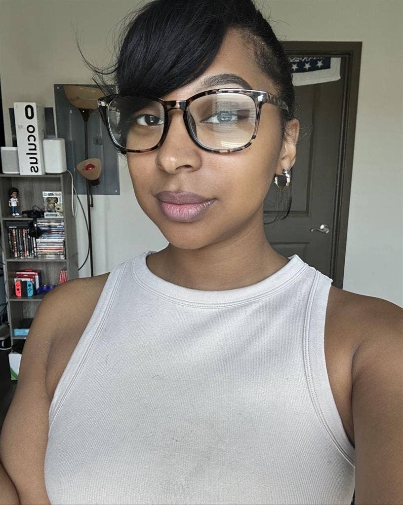 Looking for female roomie!