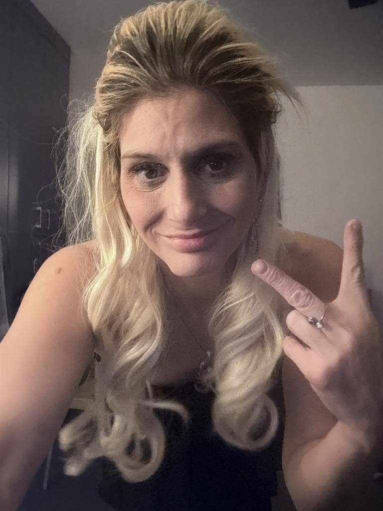 41 yr old f/need pvt studio or room