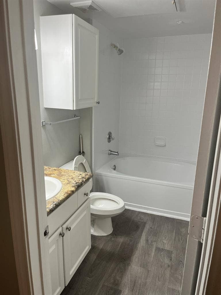 Looking for a roomie