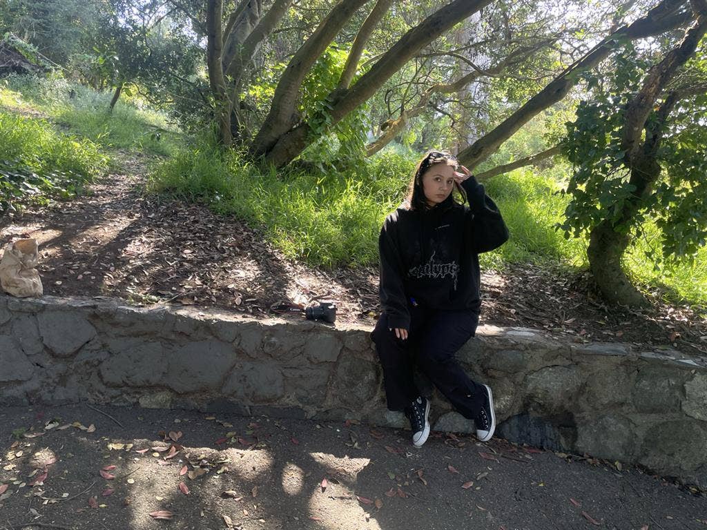 Looking for roommate + place!!