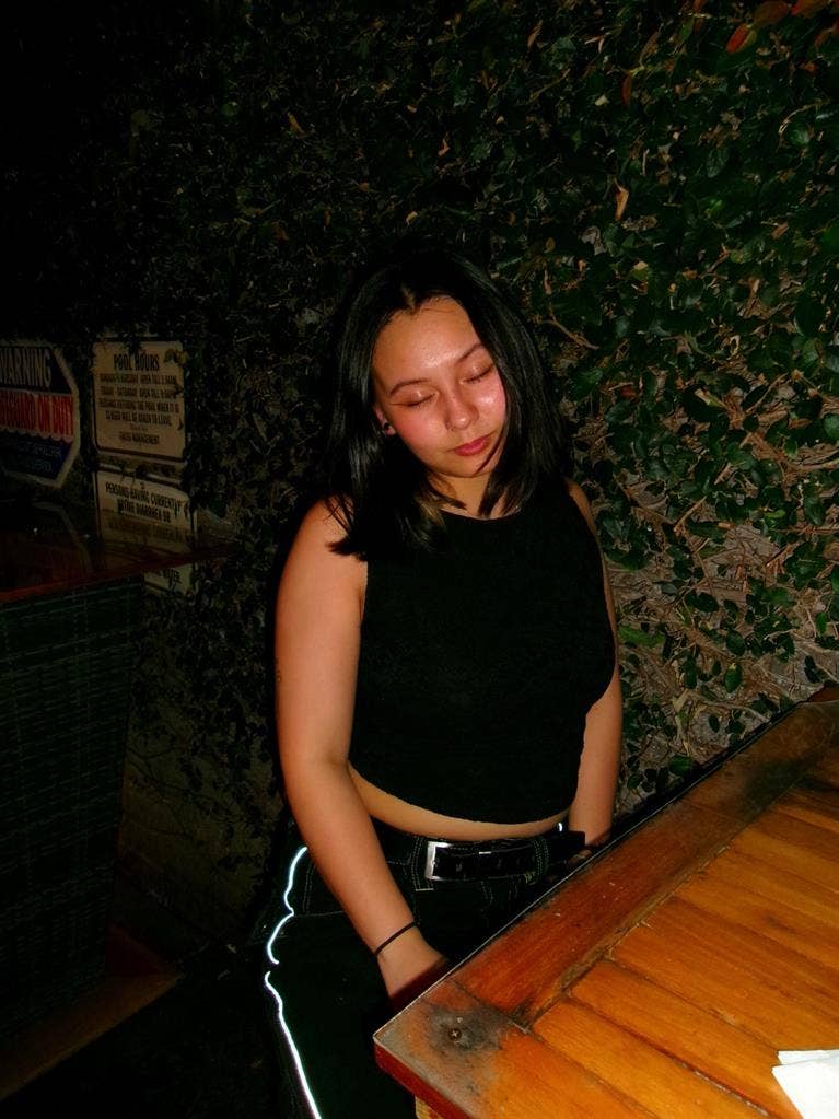 Looking for roommate + place!!