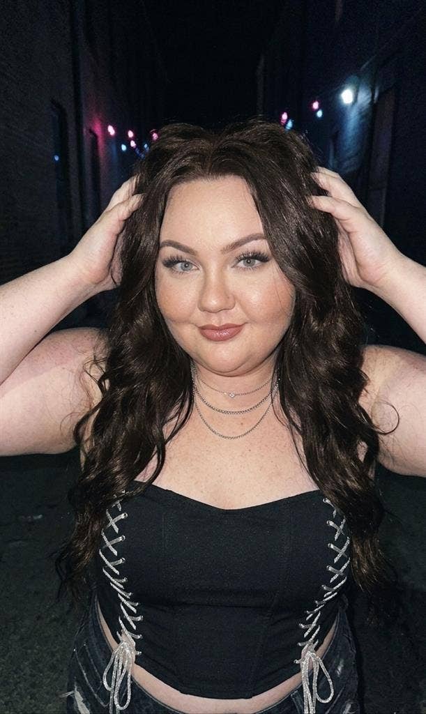 25 F seeking room to rent or roomie