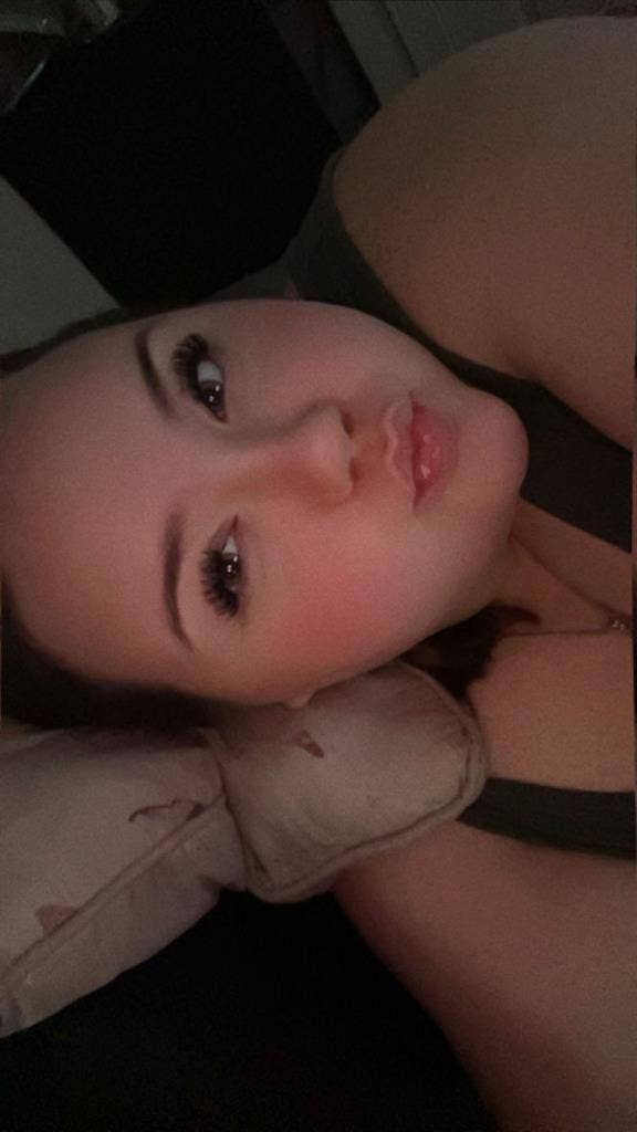 25 F seeking room to rent or roomie