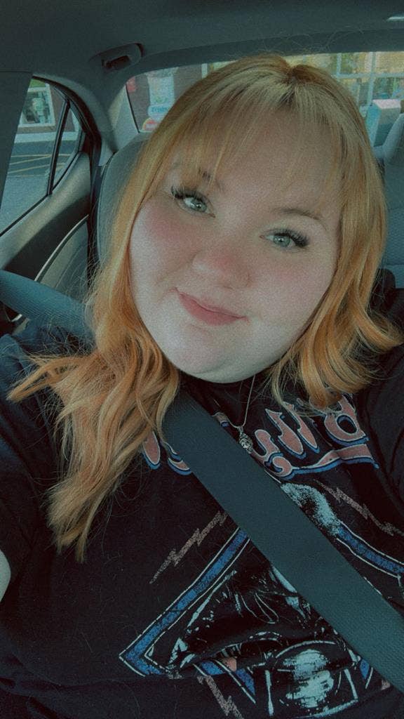 25 F seeking room to rent or roomie