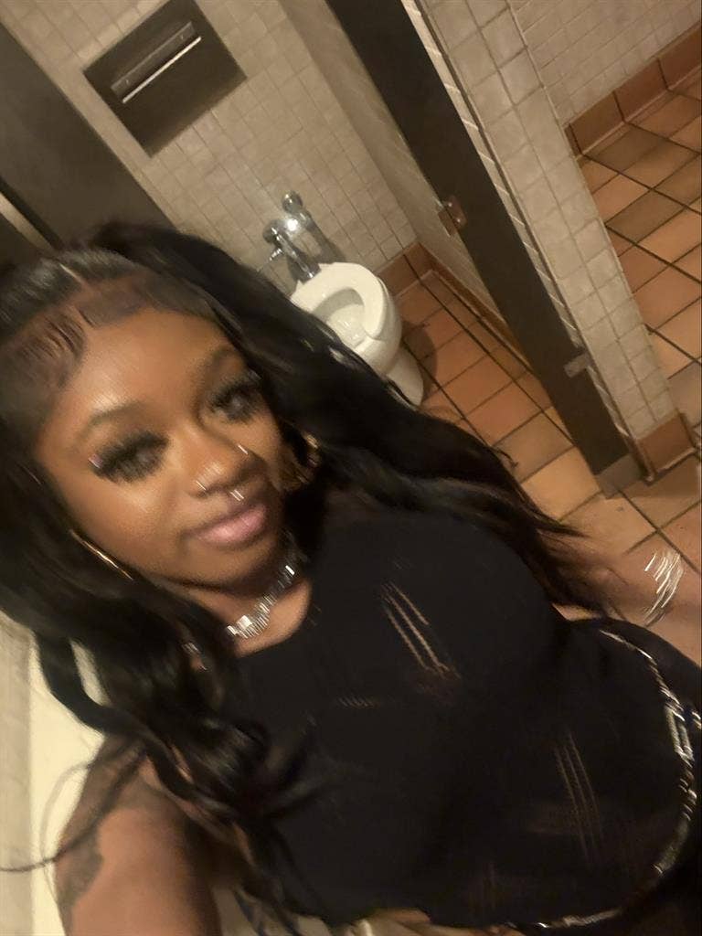 I’m C’moni, 21, a Cna
