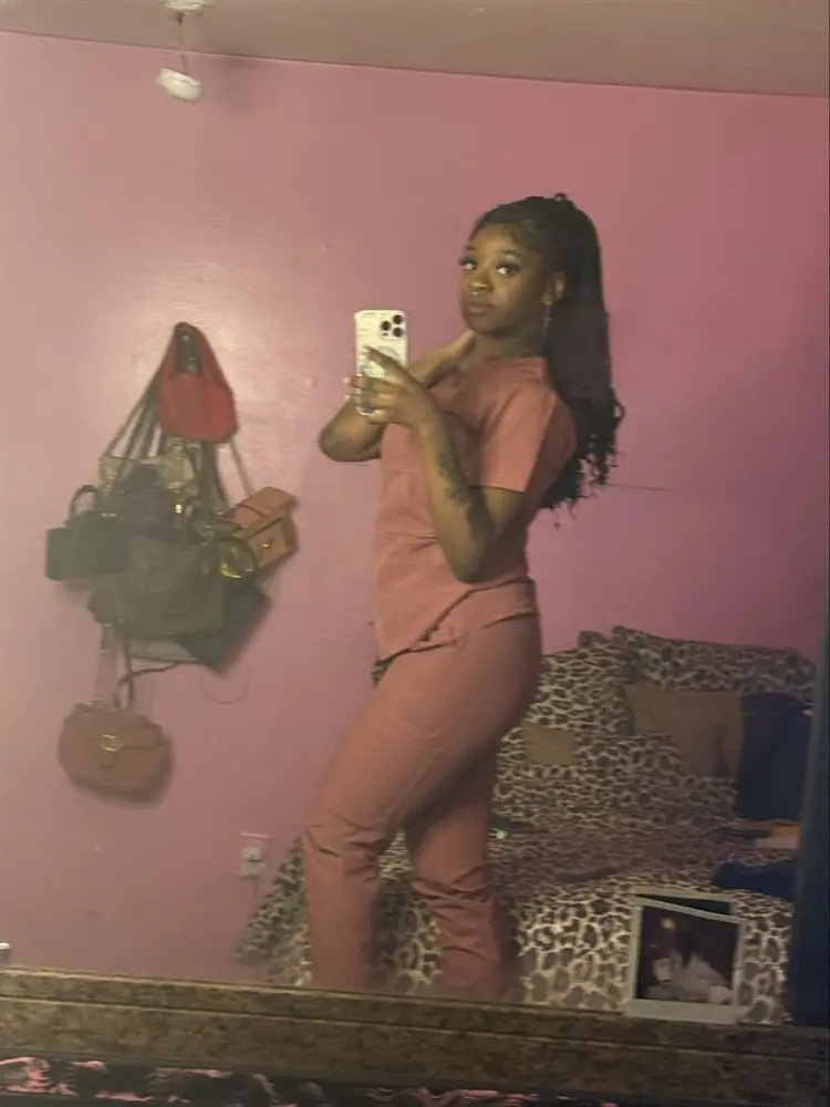 I’m C’moni, 21, a Cna