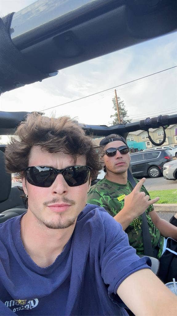 Looking for roommates/room
