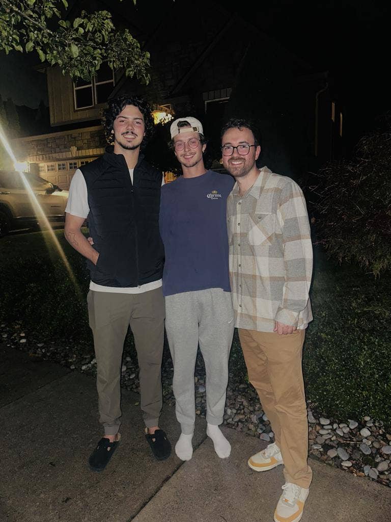 Looking for roommates/room