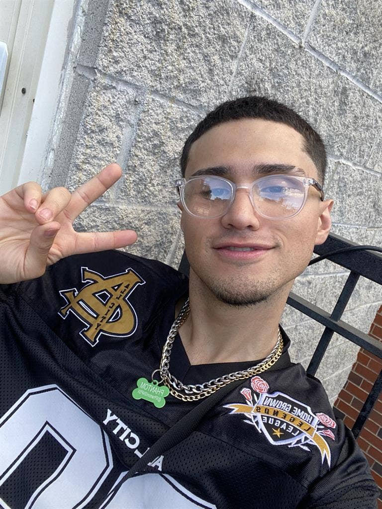 26m looking to get apt with roomats