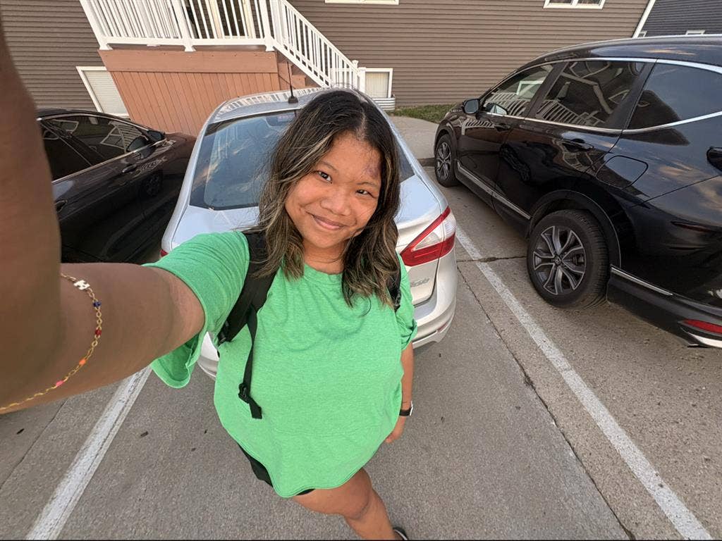 Look for roommate & apartment!!