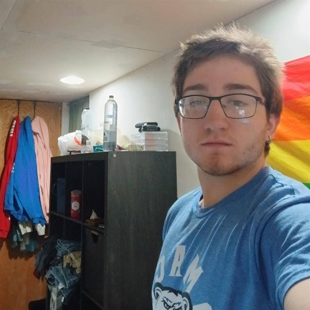 Student for a room near Ankeny.