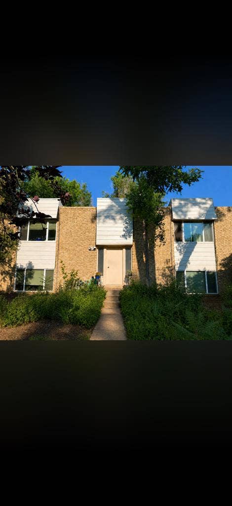 Looking for queer-friendly roommate