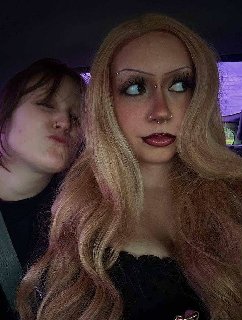 queer couple (trans) ISO a room!