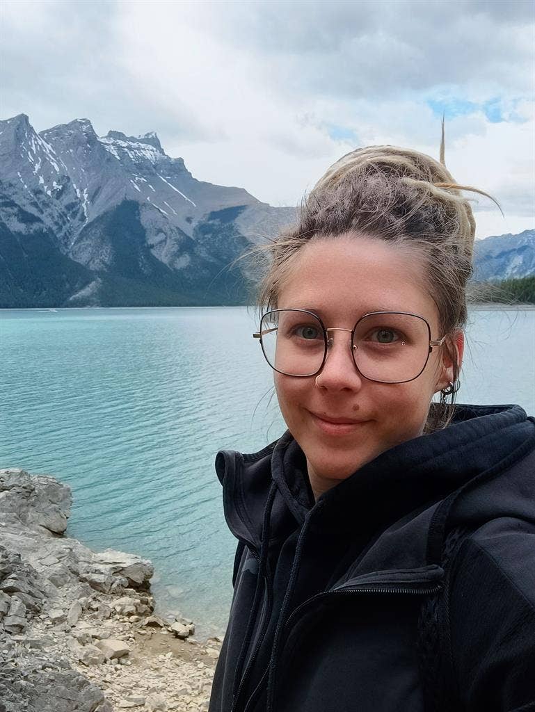 33F reliable French roommate