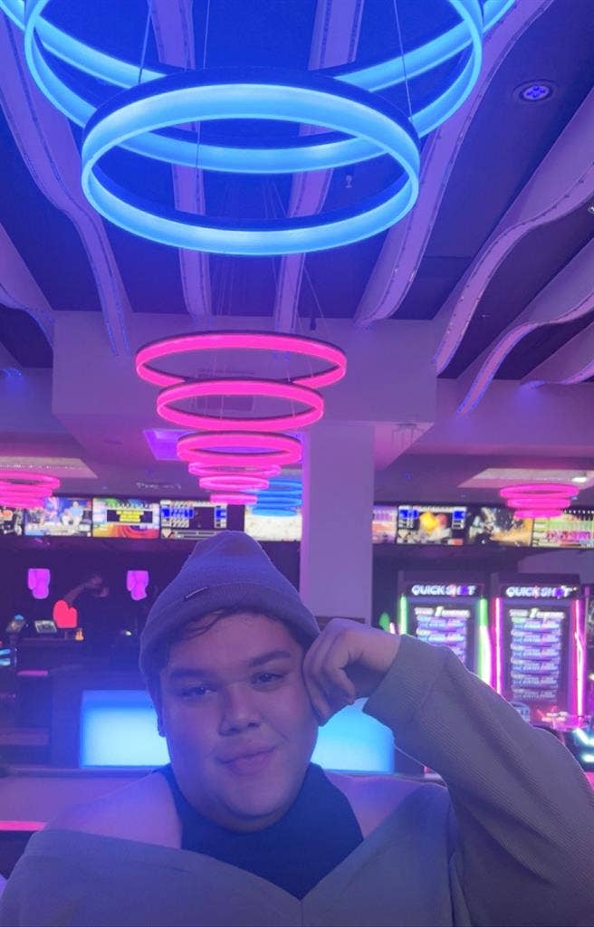 Employed Gay man Seeking Room