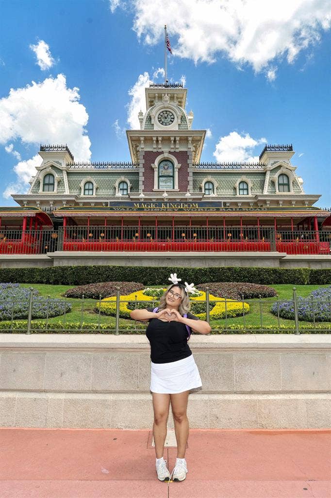 24F looking to rent a room!