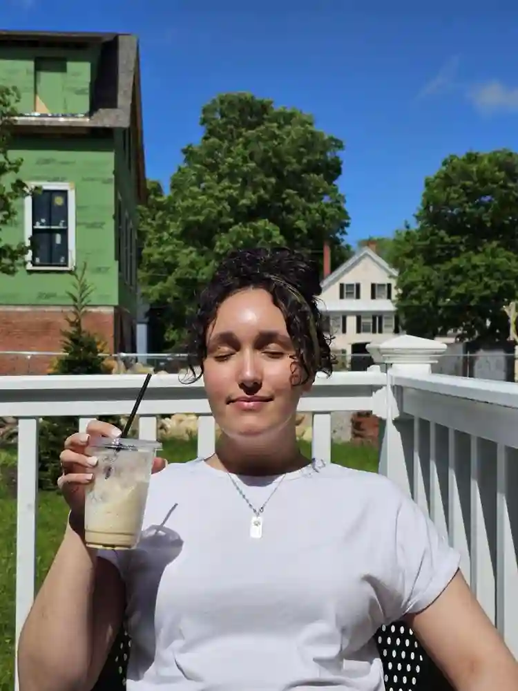 SEEKING FEMALE ROOMMATE