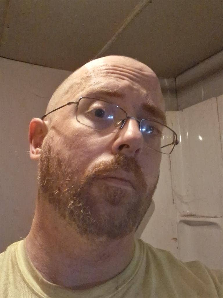 36 year old male looking for room