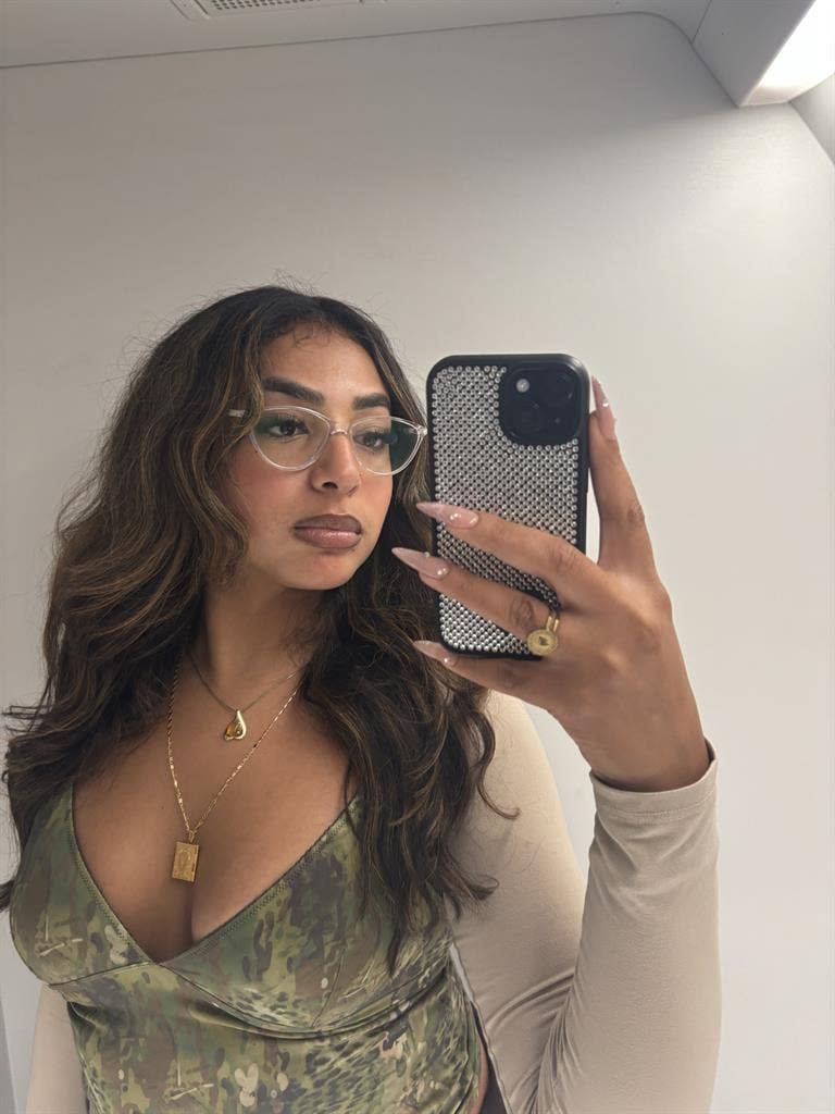 Post-grad Woman looking for 🏡