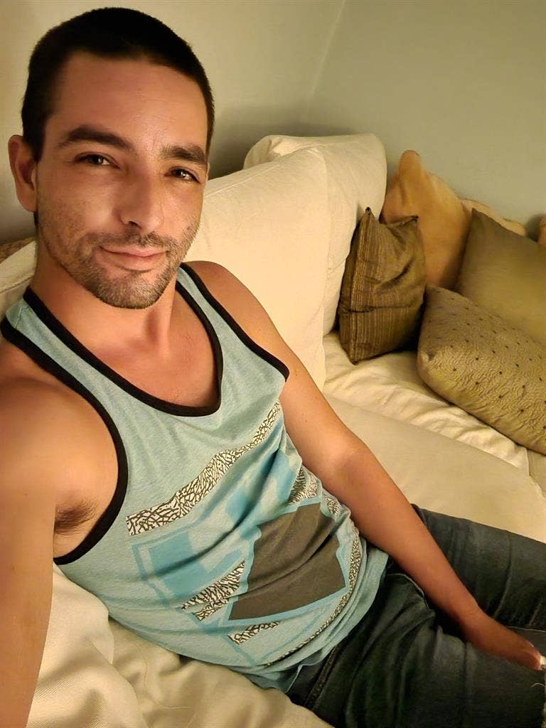 Quiet Bartender Needs Room ASAP!