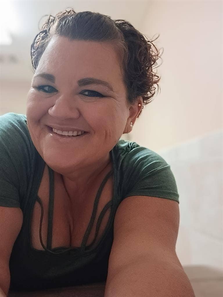 Professional woman needing a room!
