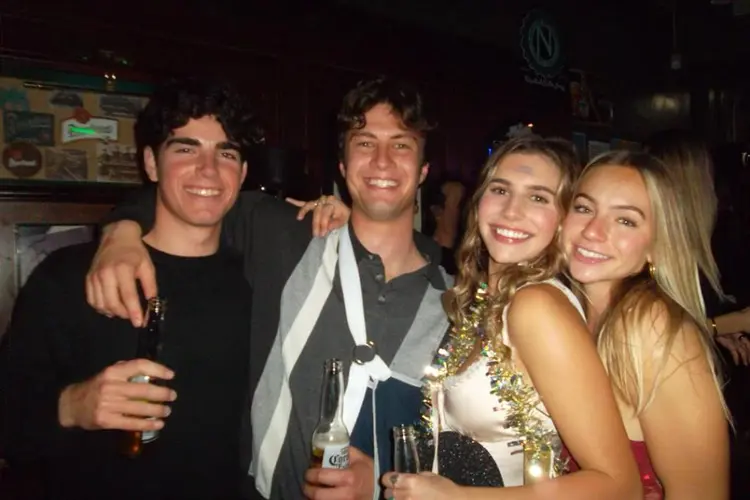 Recent grad looking for roommates!!