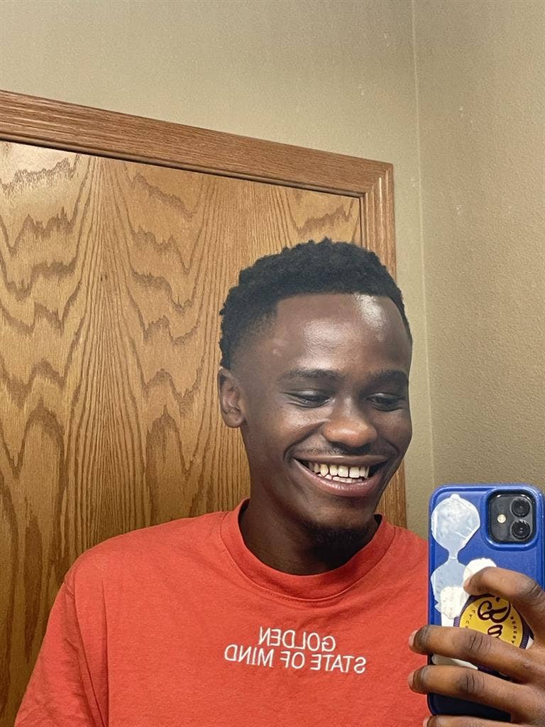 UCR student looking for rooming