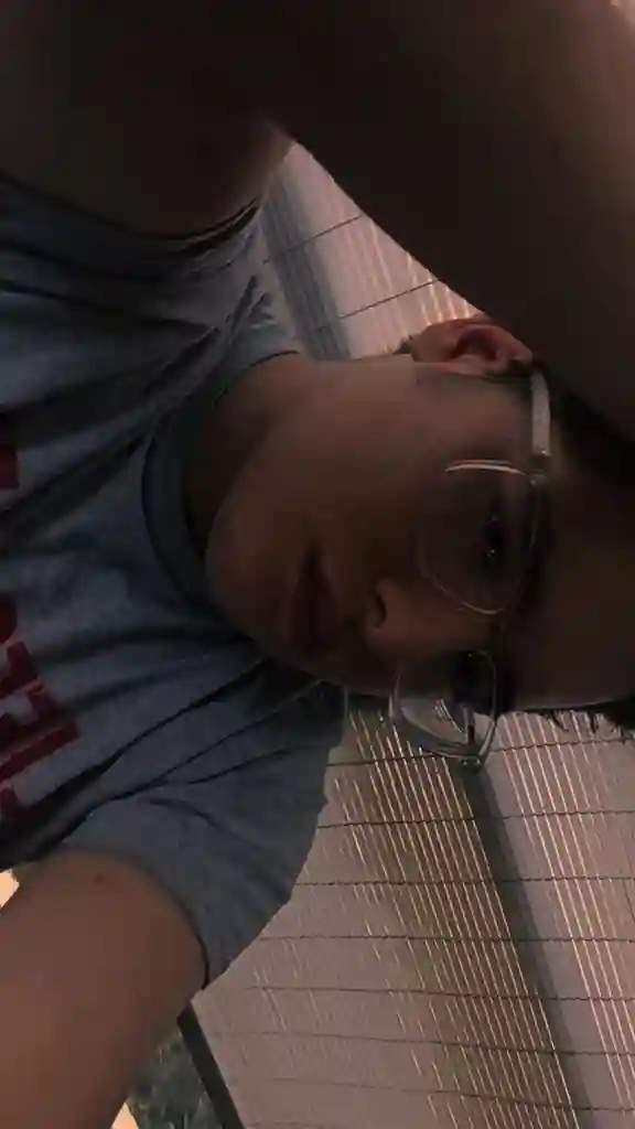 Hey. I'm Kurt looking for roommates
