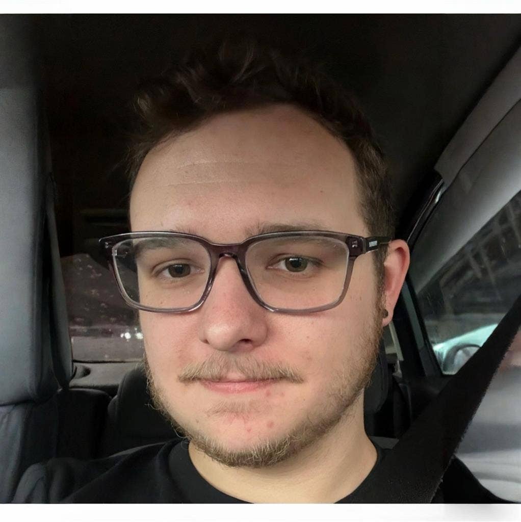 26 yr old paralegal/bartender