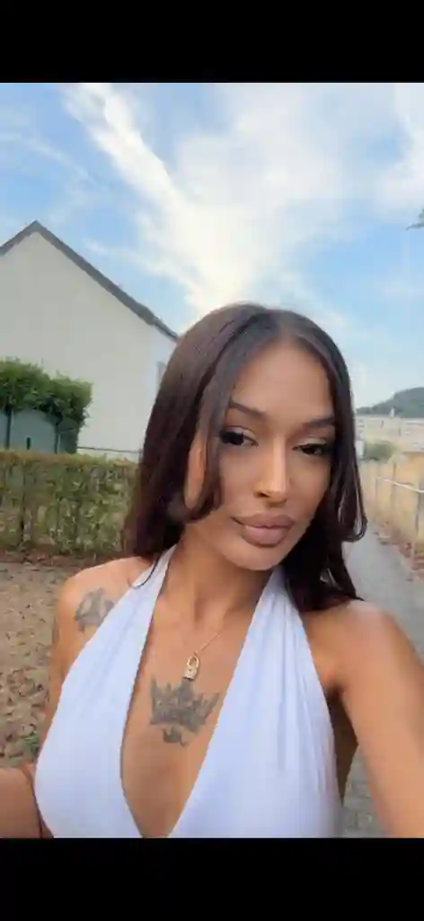 Portuguese girl looking for studios