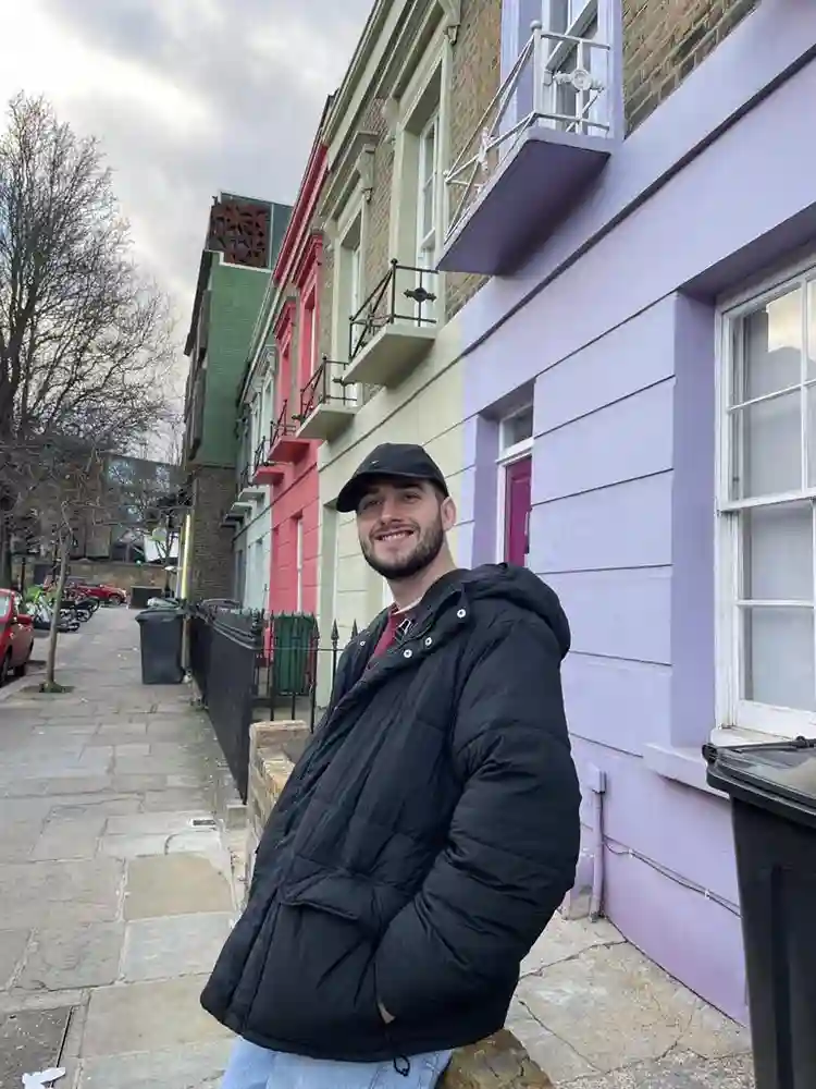 Friendly tidy guy seeking room