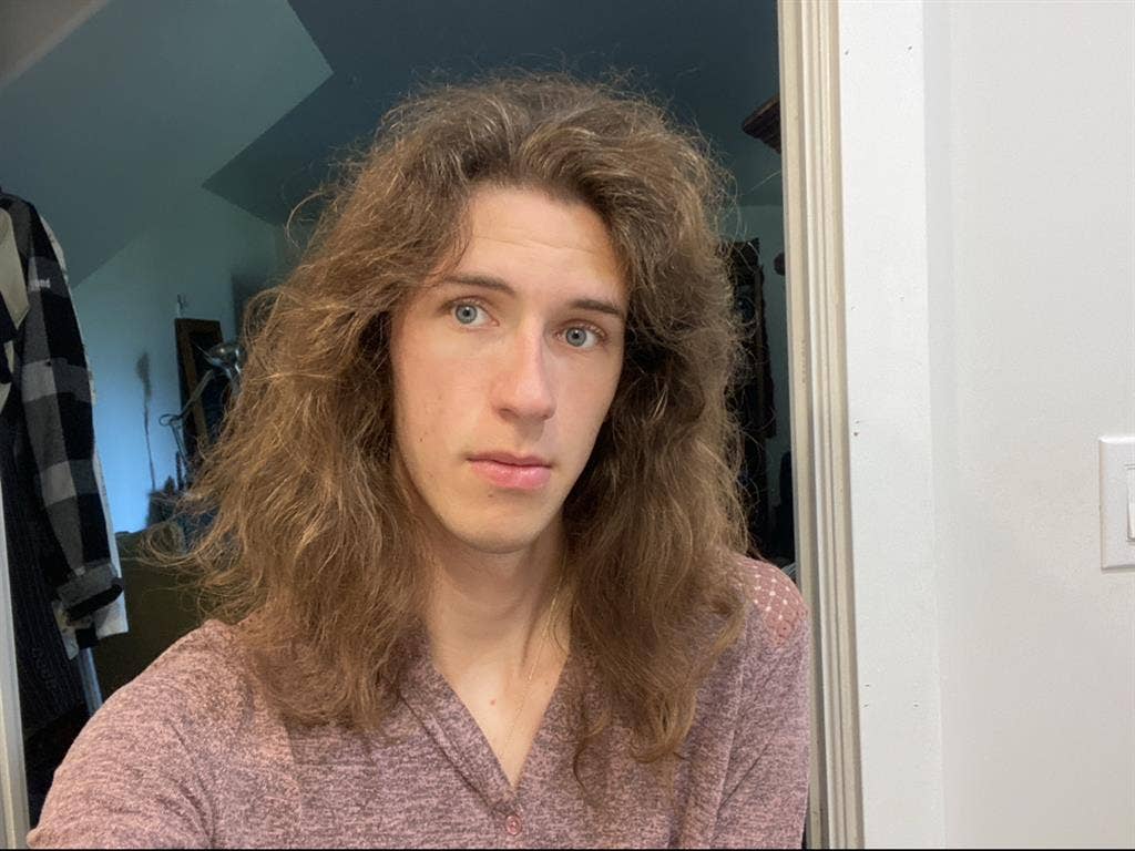 Two 20 y/o friends looking for room