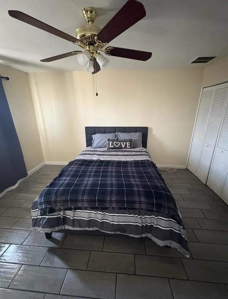 Private bathroom room for rent