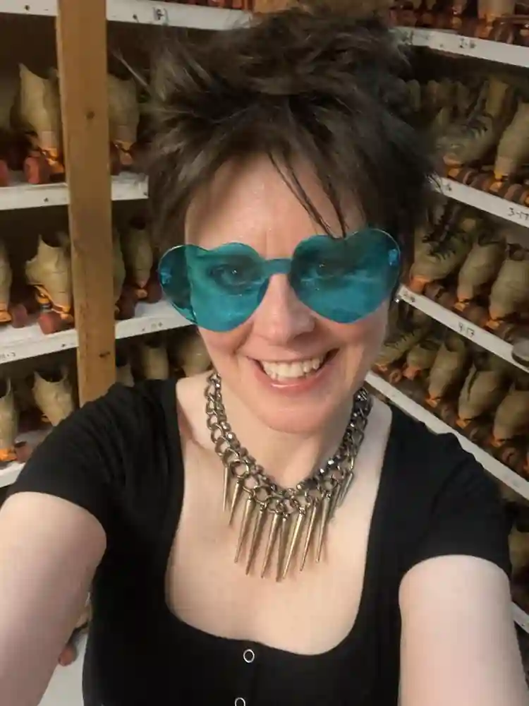Room with me in Rat City!