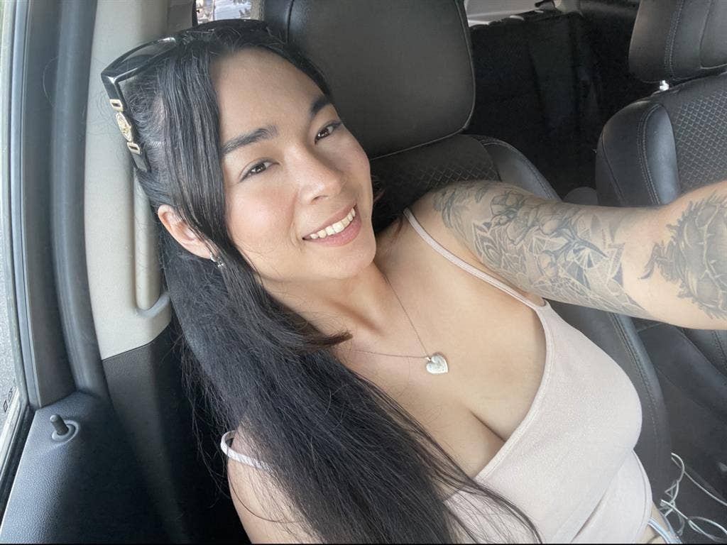 Professional Woman Looking for Room