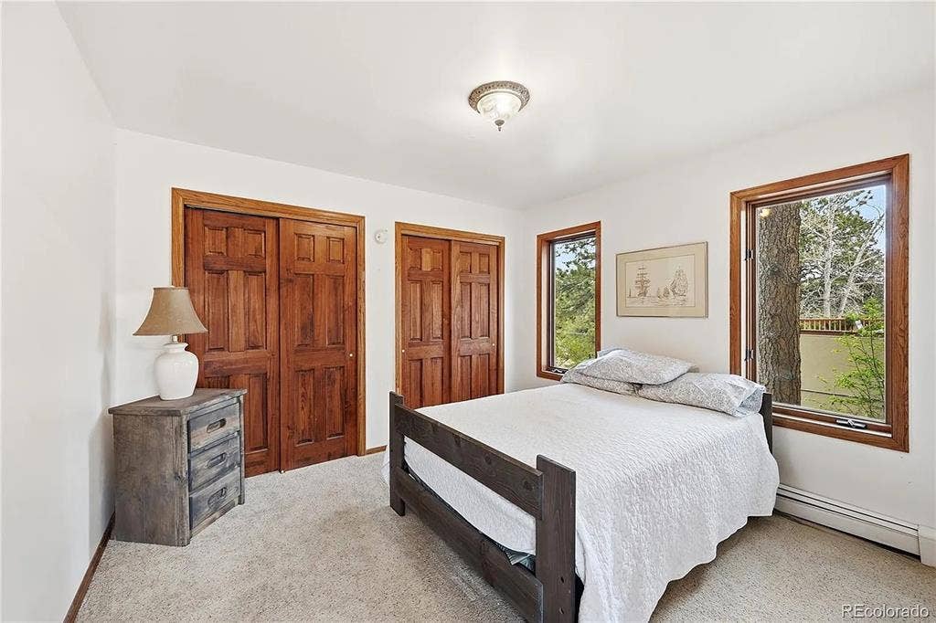 Room in a beautiful home in golden