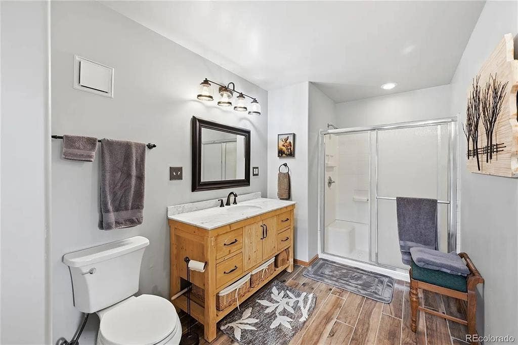 Room in a beautiful home in golden