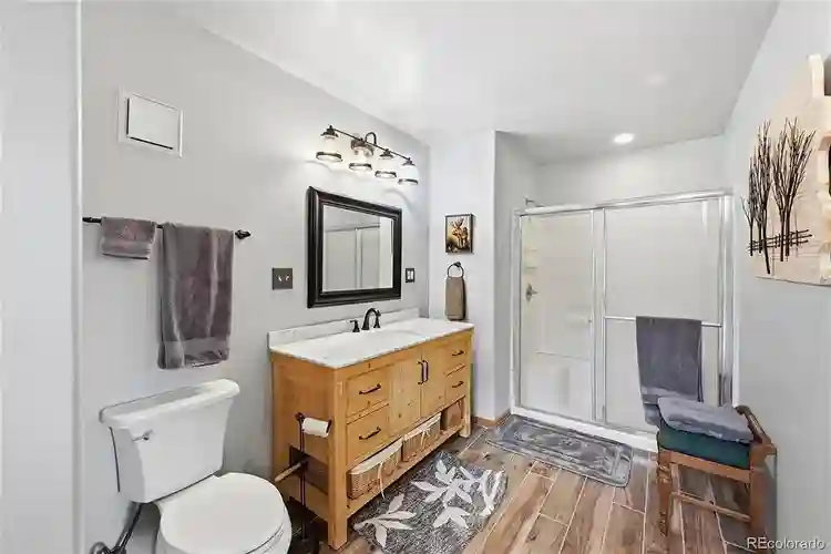 Room in a beautiful home in golden