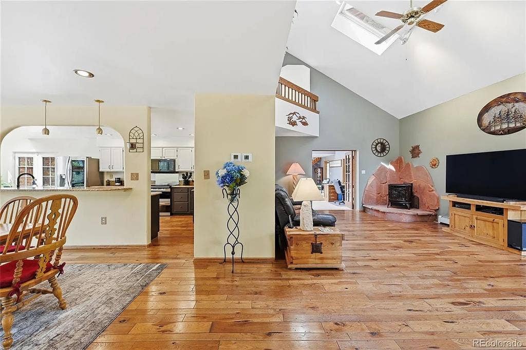 Room in a beautiful home in golden