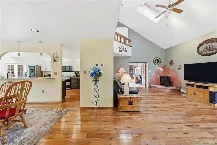 Room in a beautiful home in golden