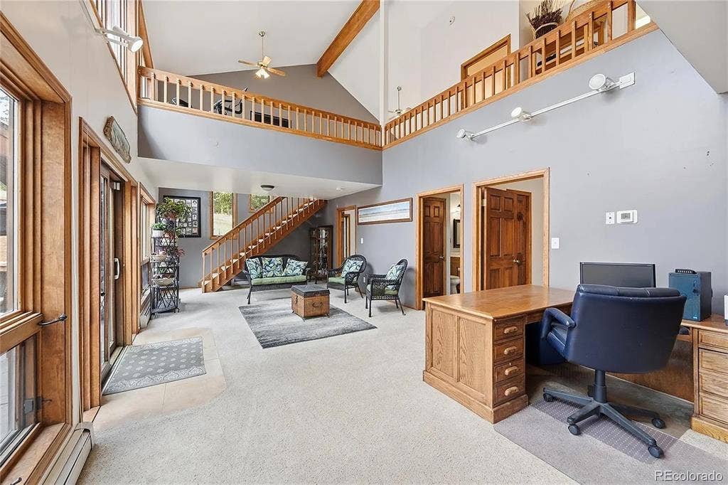 Room in a beautiful home in golden