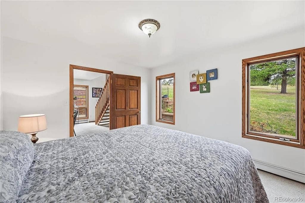 Room in a beautiful home in golden