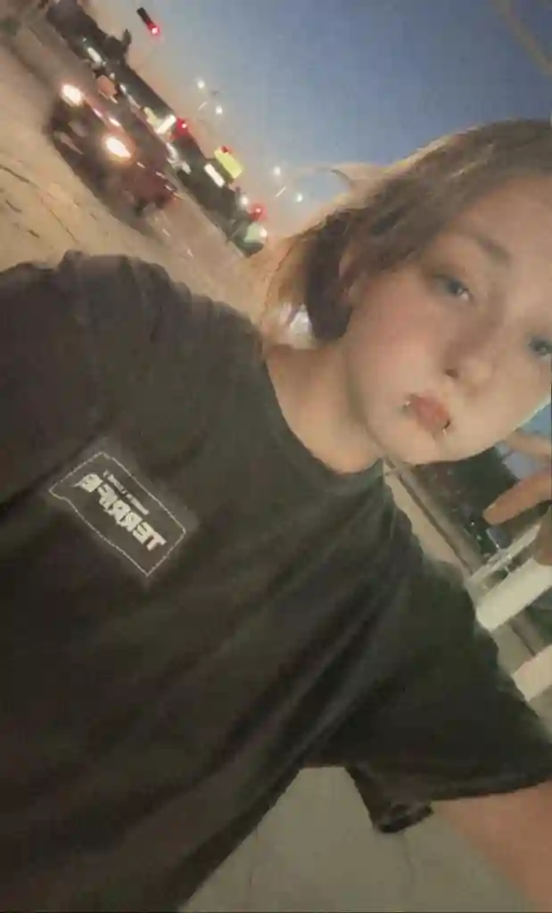 27F looking for a room to rent