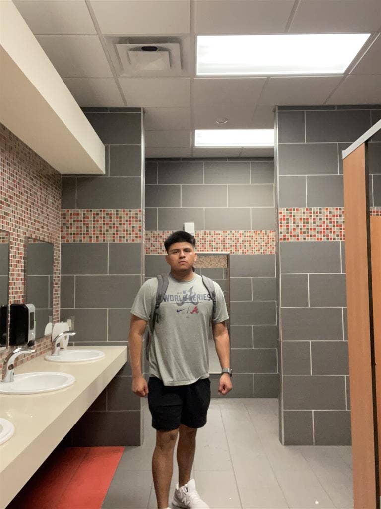 Looking for roomates/ rooms